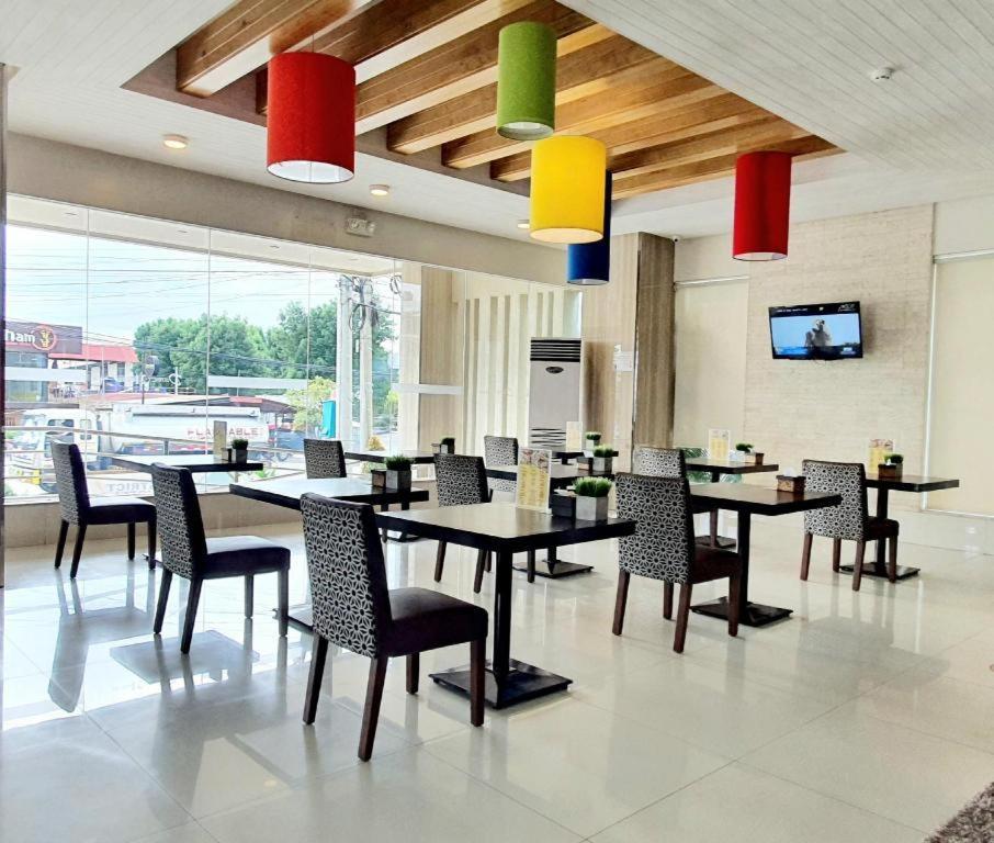 District 21 Hotel Iloilo Exterior foto