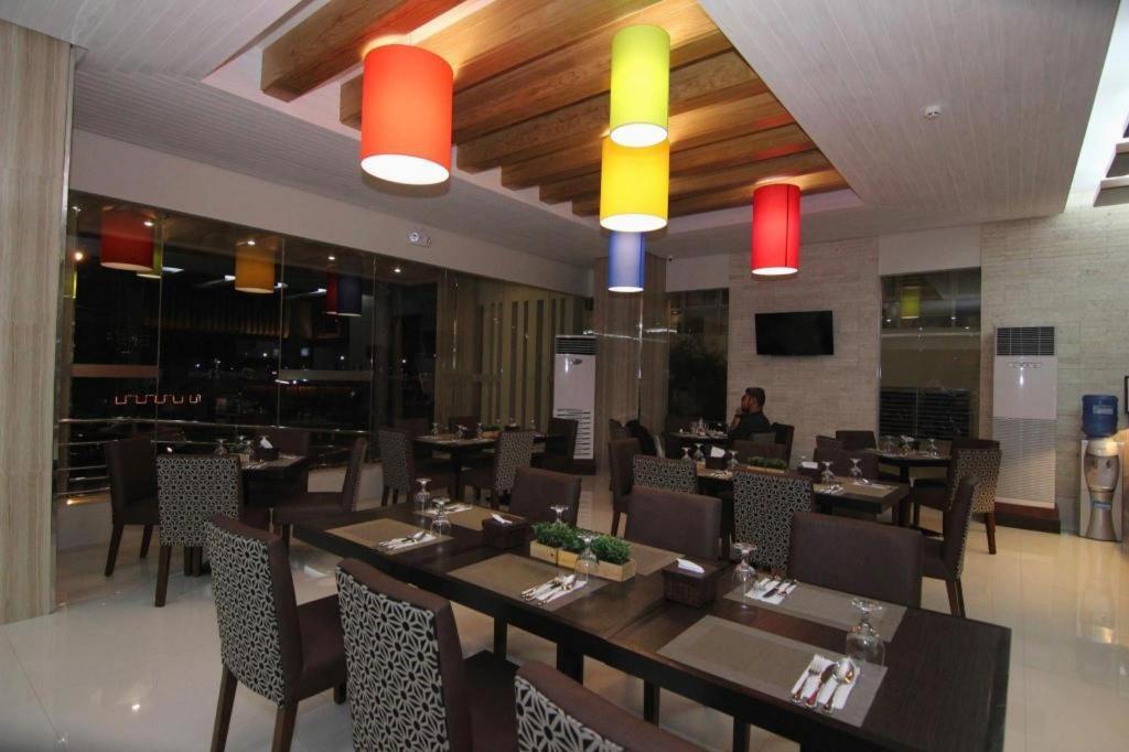 District 21 Hotel Iloilo Exterior foto