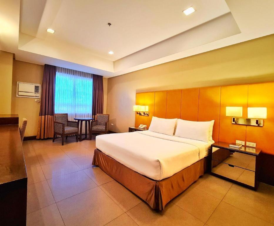 District 21 Hotel Iloilo Exterior foto