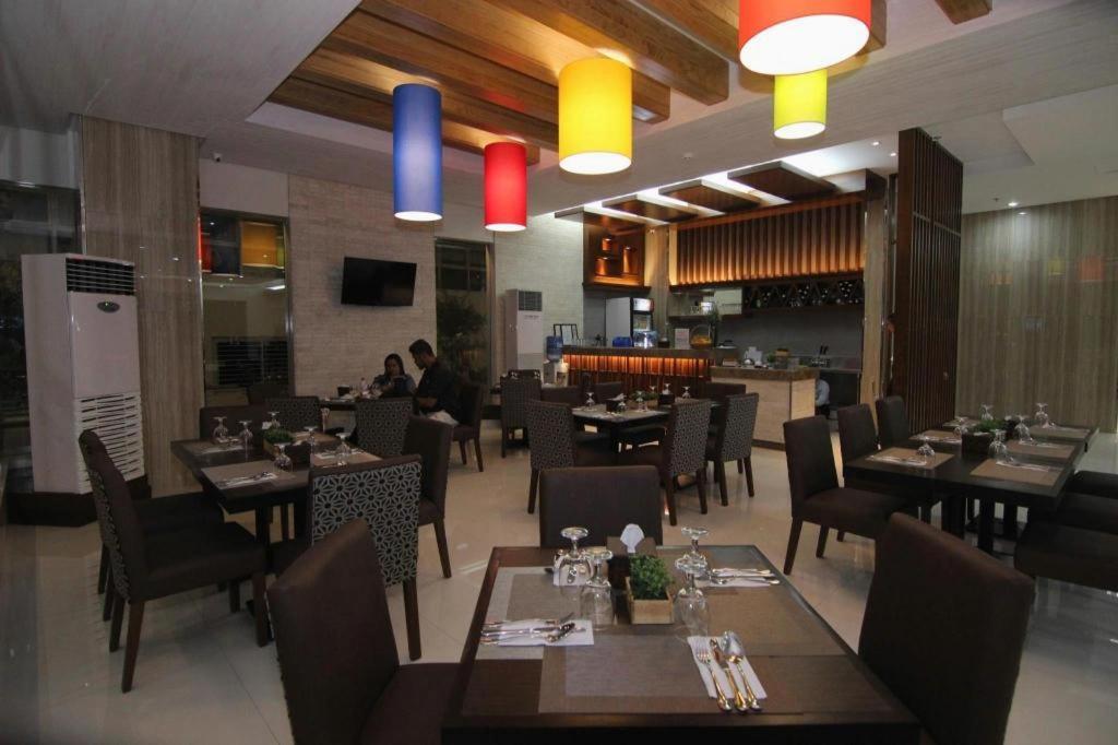 District 21 Hotel Iloilo Exterior foto